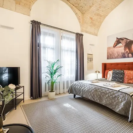 Urban Stable Luxury Lejlighed