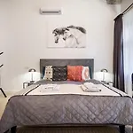 Urban Stable Luxury 아파트