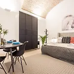 Urban Stable Luxury 아파트