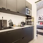 Urban Stable Luxury 아파트