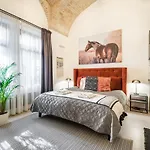 Urban Stable Luxury 아파트