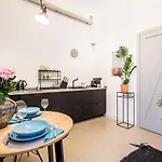 Urban Stable Luxury 아파트 *