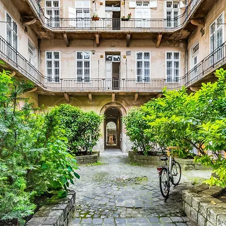 Apartment Urban Stable Luxury *
