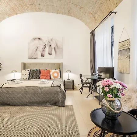 Apartment Urban Stable Luxury *