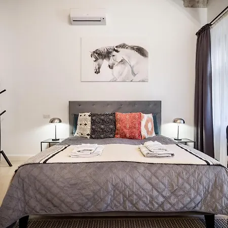 Urban Stable Luxury Apartment