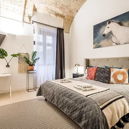 Apartment Urban Stable Luxury *