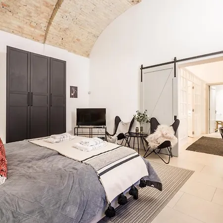 Urban Stable Luxury Apartment