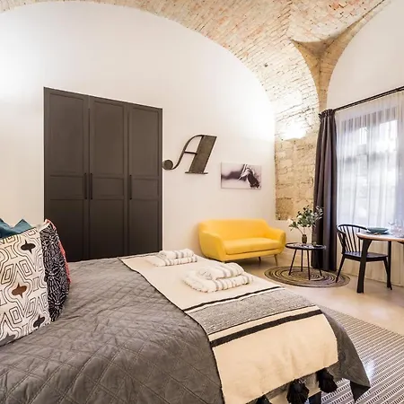 Urban Stable Luxury * Budapeste