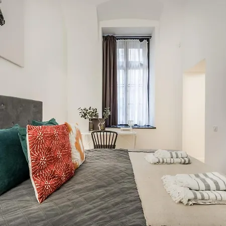 Urban Stable Luxury Apartment *